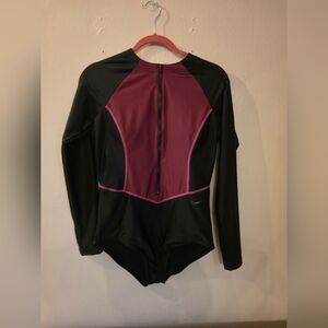 Nike women's swim HydraLock Sculpt long-sleeve one-piece swimsuit in black - L